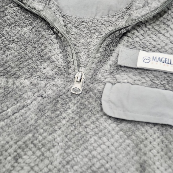 Magellan Outdoors Gray Fuzzy Quarter Zip Pullover - M - Picture 6 of 12